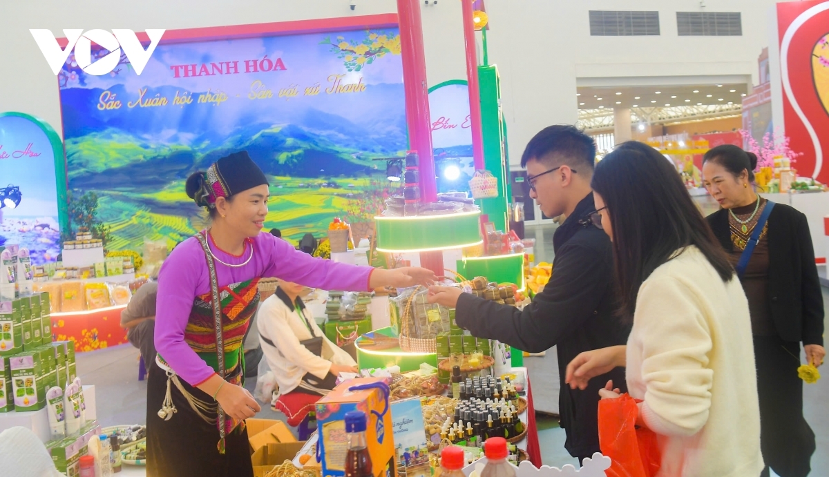 Hội chợ Mùa Xuân ngày 8/2 tung loạt ưu đãi, giảm giá đến 70%. (Ảnh minh họa: Văn Ngân)