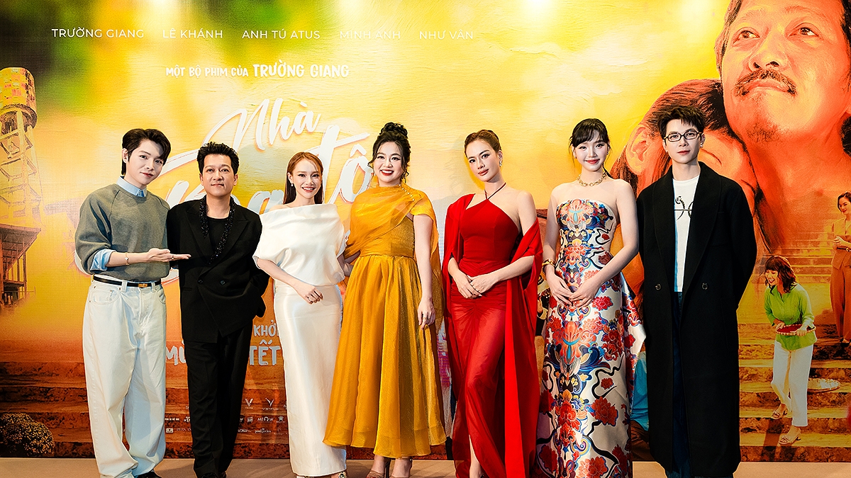 Đông đảo nghệ sĩ góp mặt tại suất chiếu ra mắt "Nhà ba tôi một phòng" tại Hà Nội. (Ảnh: BTC)