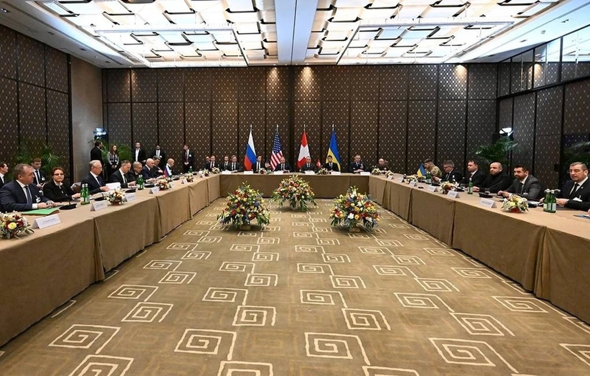 Phái đoàn Nga, Mỹ, Ukraine đàm phán hòa bình tại Geneva hôm 17/2 (Ảnh: Tass).