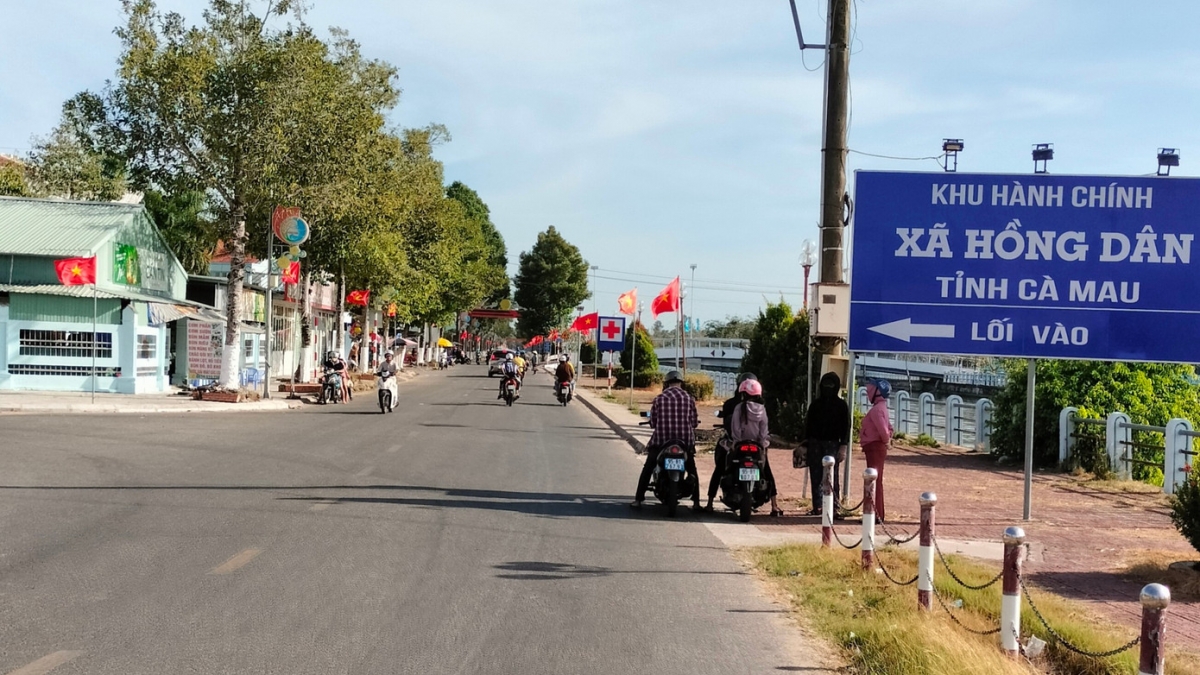 4 quản trị viên nhóm zalo chuyên thông báo chốt cảnh sát giao thông ở Cà Mau bị lập biên bản.