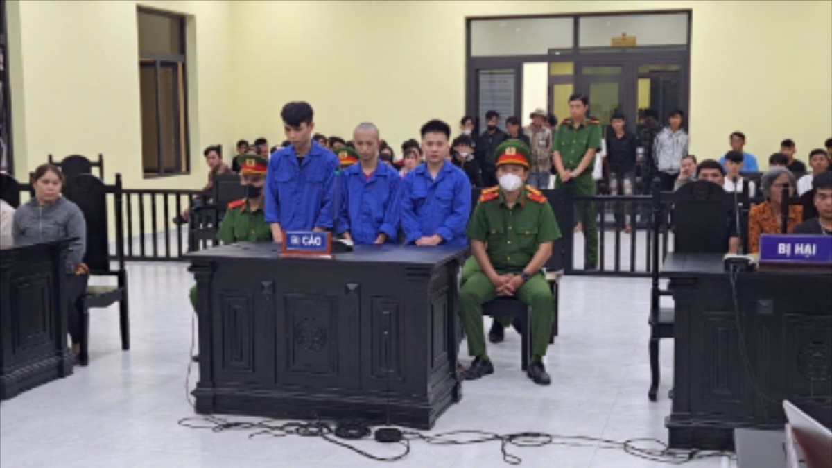 Các bị cáo tại phiên toà sơ thẩm.