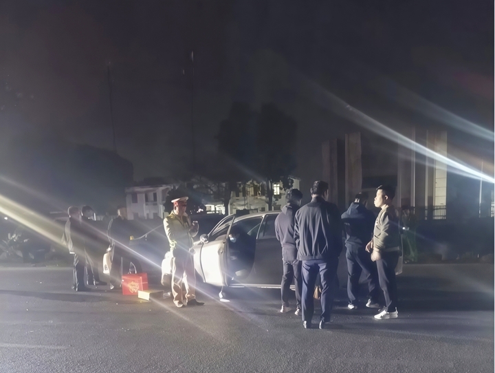 Hiện trường vụ vây bắt. (Ảnh: Cắt từ clip).