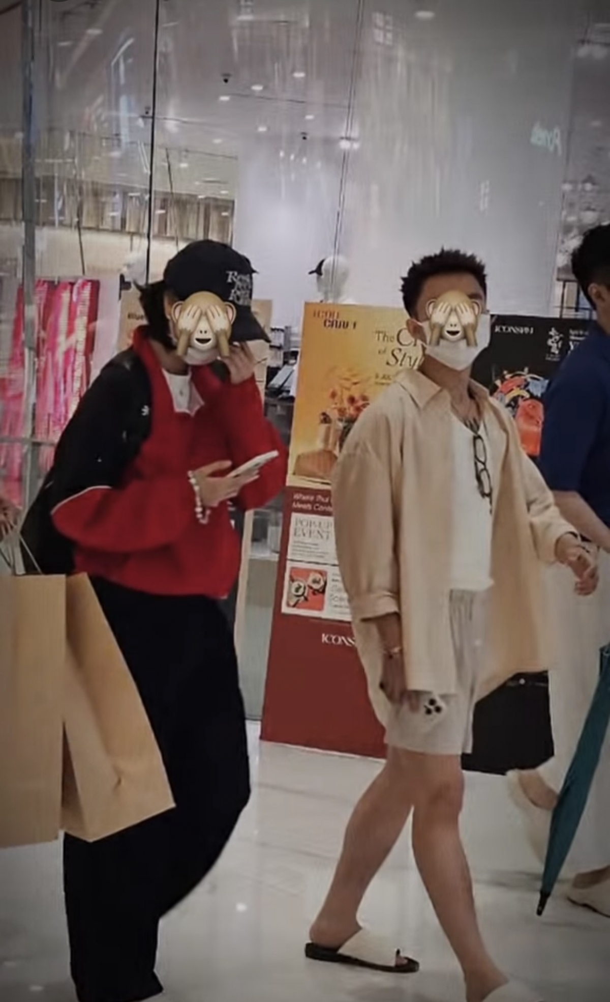 Netizen lan truyền khoảnh khắc được cho là bắt gặp Sơn Tùng và Hải Tú ở trung tâm thương mại. Dù chưa có bất kỳ xác nhận nào từ người trong cuộc, khoảnh khắc này vẫn nhanh chóng trở thành đề tài bàn luận sôi nổi.