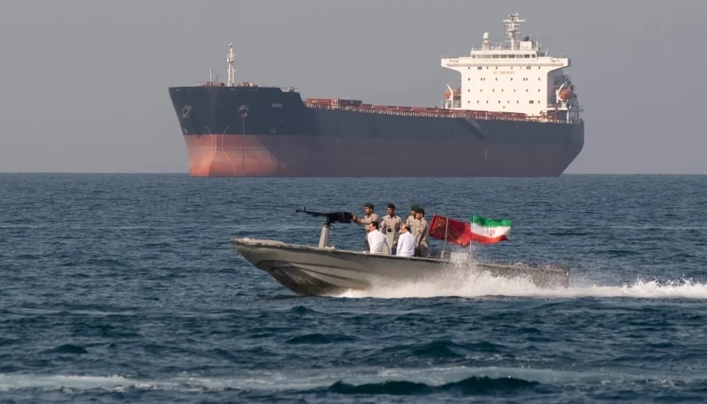 Eo biển Hormuz, tuyến hàng hải chiến lược vận chuyển khoảng 1/5 lượng dầu thô đường biển toàn cầu. Ảnh: CNBC