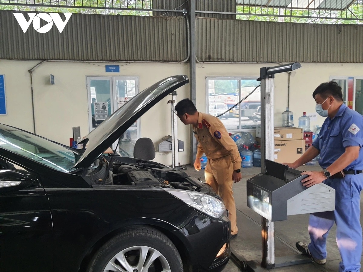 Cục Đăng kiểm Việt Nam cho biết, từ ngày 1/3, các trung tâm đăng kiểm trên cả nước sẽ thực hiện kiểm định khí thải xe ô tô theo quy trình và phương pháp kiểm tra mới, chặt chẽ và nghiêm ngặt hơn. 