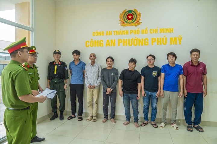 Cơ quan Cảnh sát điều tra, Công an TP.HCM khởi tố nhóm người về tội “Gây rối trật tự công cộng” theo khoản 2 Điều 318 Bộ luật Hình sự.