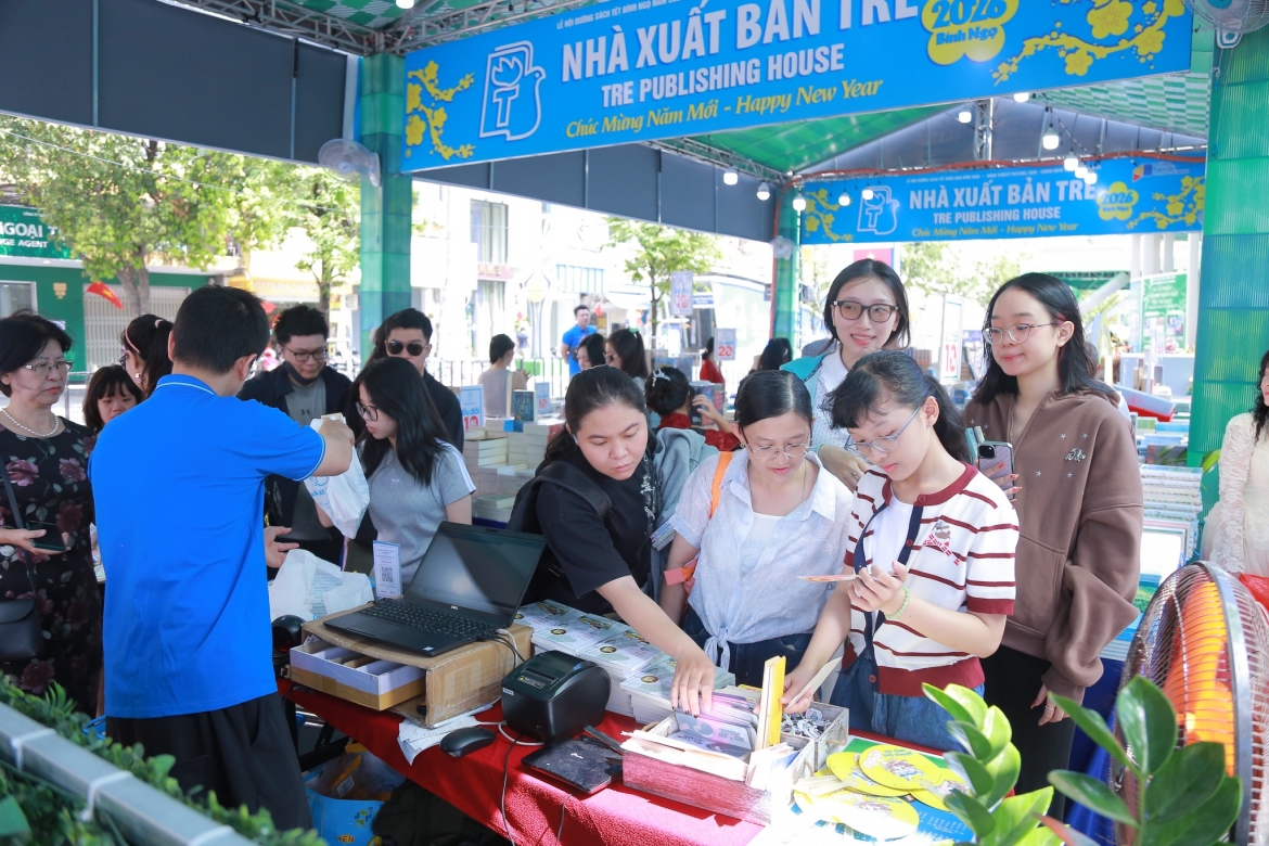 Người dân tham gia lễ hội đường sách Tết năm 2026 (ảnh: NXB Trẻ)