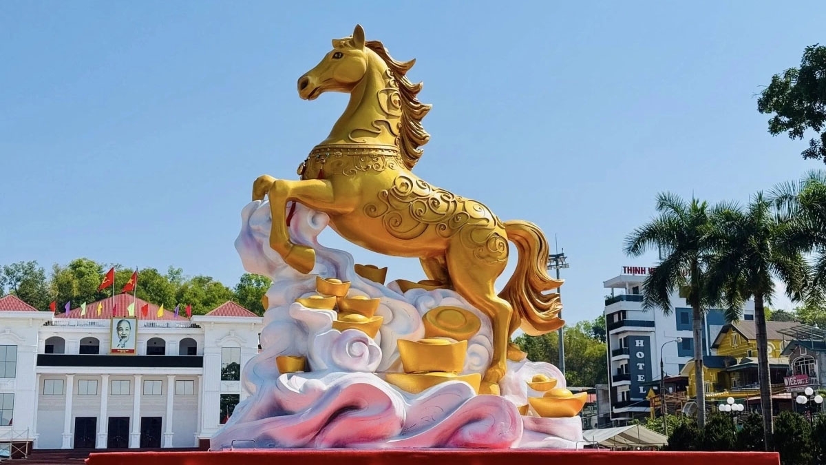 Hình tượng ngựa tại Quảng trường 7-5, phường Điện Biên Phủ, tỉnh Điện Biên. (Ảnh: MXH)