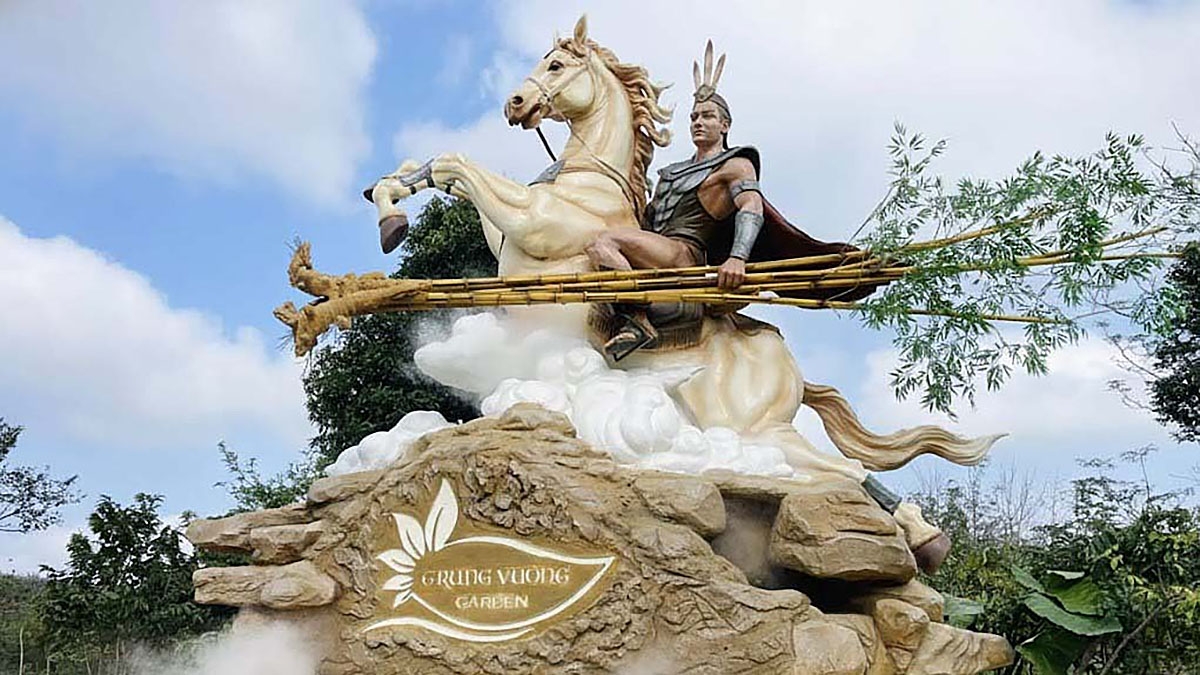 Linh vật ngựa lấy cảm hứng từ Thánh Gióng, xã Cồn Tiên, tỉnh Quảng Trị. (Ảnh: Trương Trần Thiện Tâm)