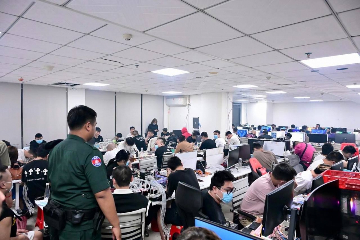 Lực lượng chức năng Campuchia đột kích một tòa nhà ở thành phố biển Preah Sihanouk, bắt giữ 805 người từ các quốc gia khác nhau
