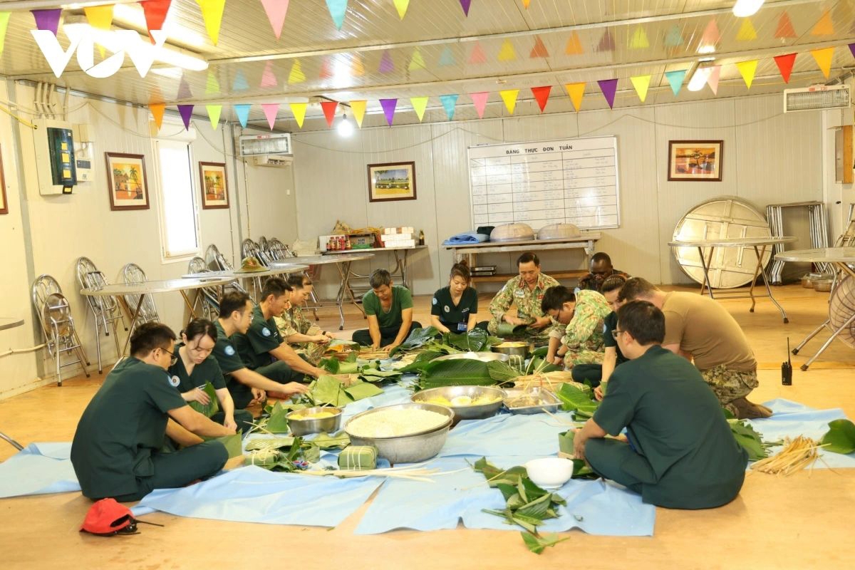 Vietnamese peacekeepers make the traditional Lunar New Year cakes