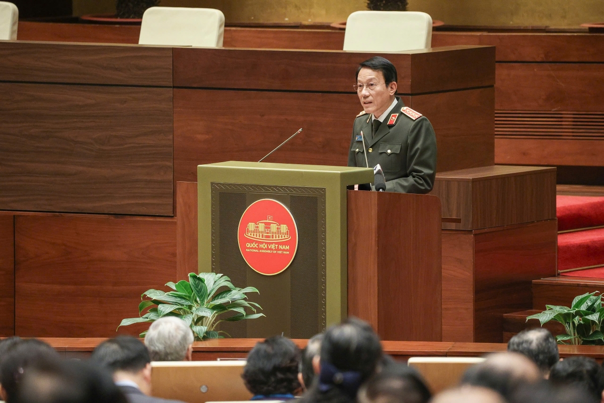 Đại tướng Lương Tam Quang, Bộ trưởng Bộ Công an trình bày chuyên đề "Tư duy, nhận thức mới về an ninh quốc gia của Đại hội XIV". (Ảnh: Mạnh Thắng)