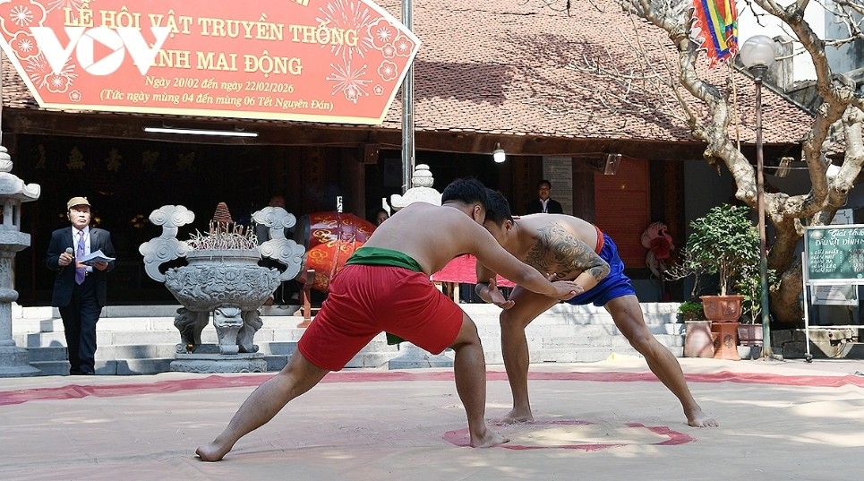 The Mai Dong Traditional Wrestling Festival at Mai Dong Communal House in Tuong Mai Ward, Hanoi, is a long-standing folk festival held annually from the fourth to the sixth day of the first lunar month, drawing large numbers of local residents and visitors.
