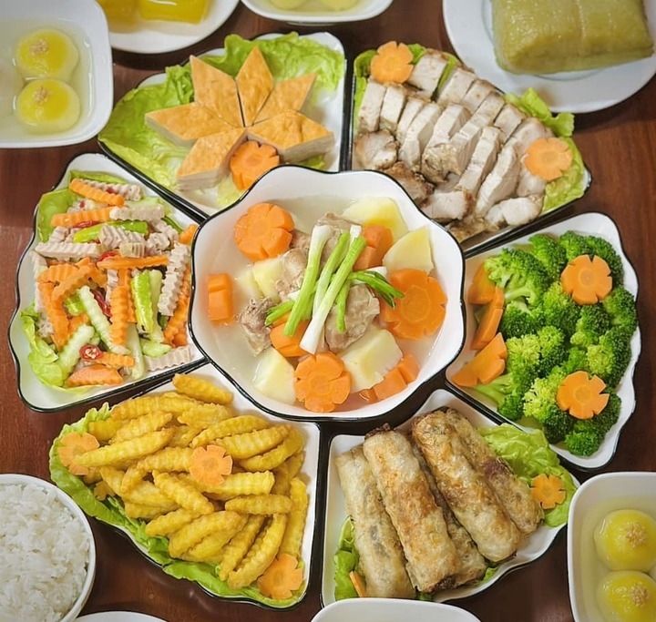 Mâm cỗ mặn cúng rằm tháng Giêng. (Ảnh: Đỗ Thu Ngọc)