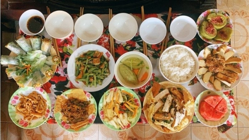 Chuẩn bị mâm cỗ chay Rằm tháng Giêng không quá phức tạp. Chỉ cần lựa chọn món ăn phù hợp, trình bày trang nhã và giữ trọn lòng thành.