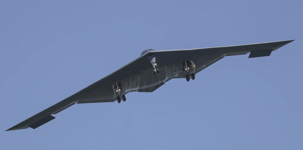 Máy bay ném bom B-2 Spirit. Ảnh: AP