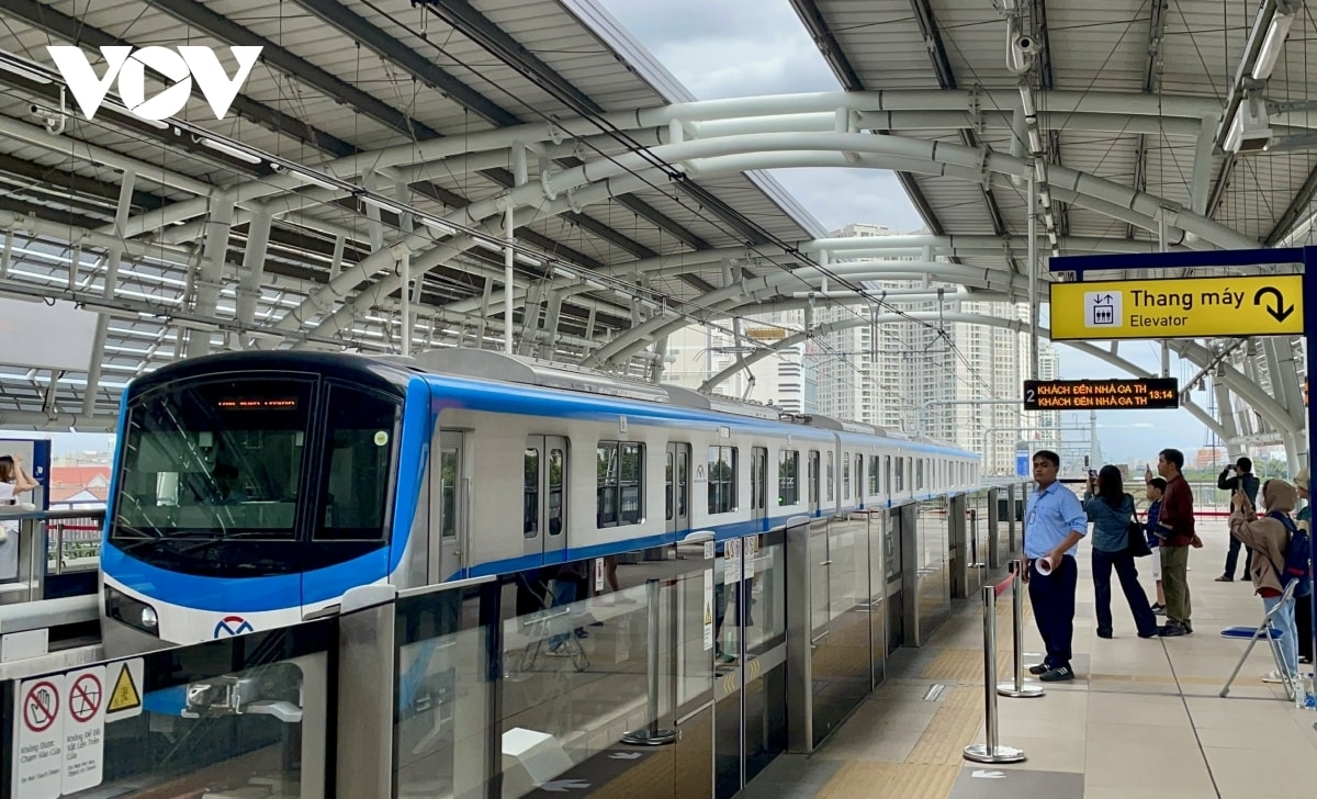 Trong kỳ nghỉ Tết Nguyên đán Bính Ngọ 2026, số lượt tàu cũng được điều chỉnh tăng so với ngày thường, thời gian hoạt động kéo dài từ sáng sớm đến 23 giờ hằng ngày.