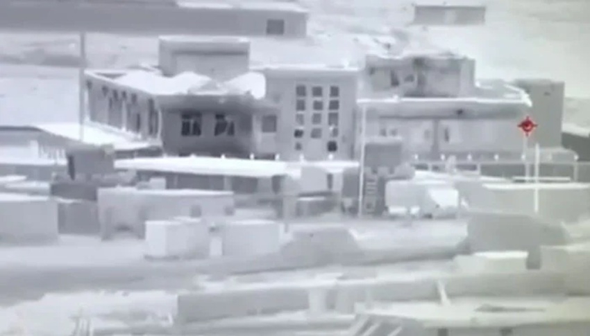 Một điểm kiểm soát của lực lượng an ninh Taliban tại Afghanistan ở Angoor Adda bị Không quân Pakistan ngắm mục tiêu sáng 27/2. Ảnh: Geo News