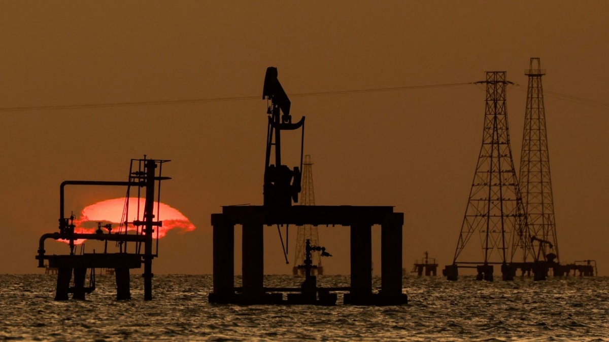 Các giàn khoan dầu và máy bơm dầu tại hồ Maracaibo, khu vực Cabimas, Venezuela, ngày 26/1/2026. Ảnh: Reuters