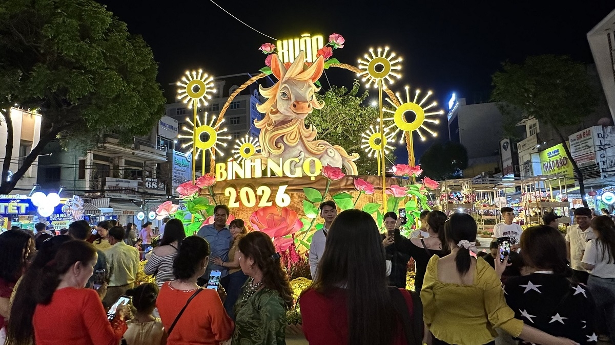 Năm nay đường hoa có nhiều điểm mới nổi bật, đặc biệt là các tiểu cảnh thể hiện bản sắc văn hóa.