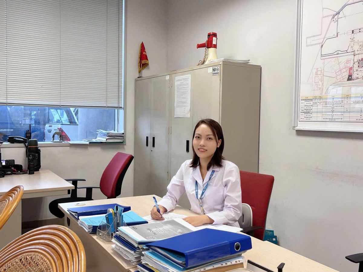 Bác sĩ Nguyễn Thị Thuý Cầm - Đội y tế khẩn nguy Cảng HKQT Nội Bài. 