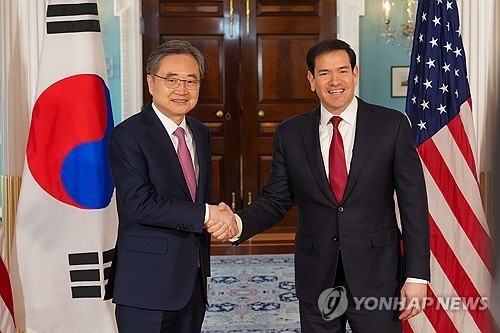 Ngoại trưởng Hàn Quốc Cho Hyun tới thăm Mỹ để hạ nhiệt căng thẳng sau khi Tổng thống Donald Trump đe dọa tăng thuế quan. Ảnh: Yonhap News