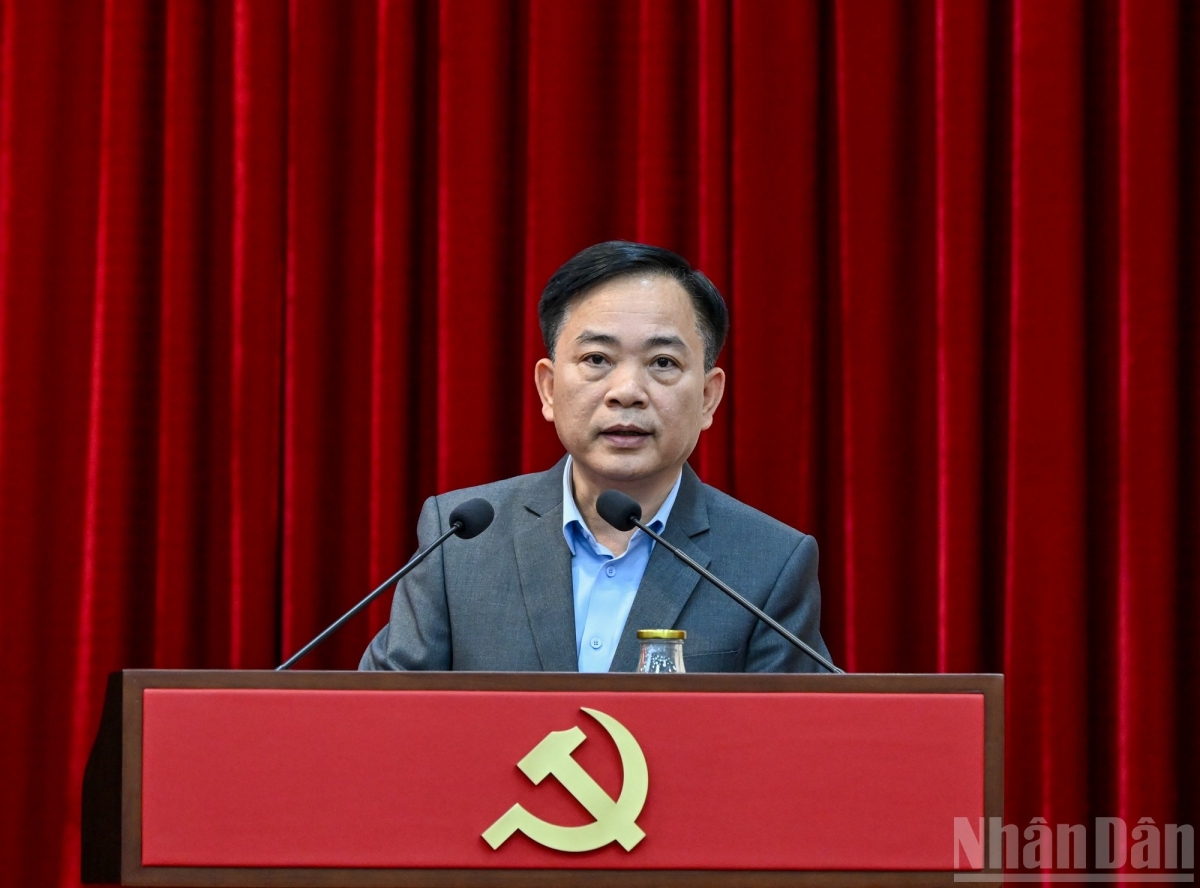 Phó Bí thư Đảng ủy Viện Kiểm sát nhân dân tối cao Nguyễn Như Hùng tham luận tại hội nghị. (Ảnh: báo Nhân dân)