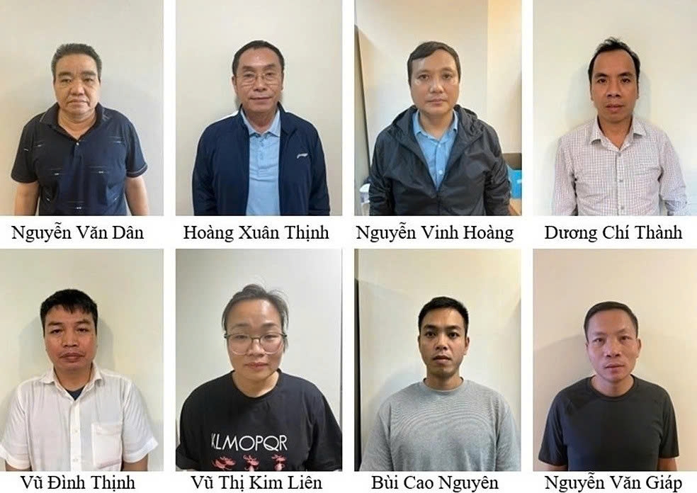 Nguyễn Văn Dân (ngoài cùng bên trái) và các bị can trong vụ án.