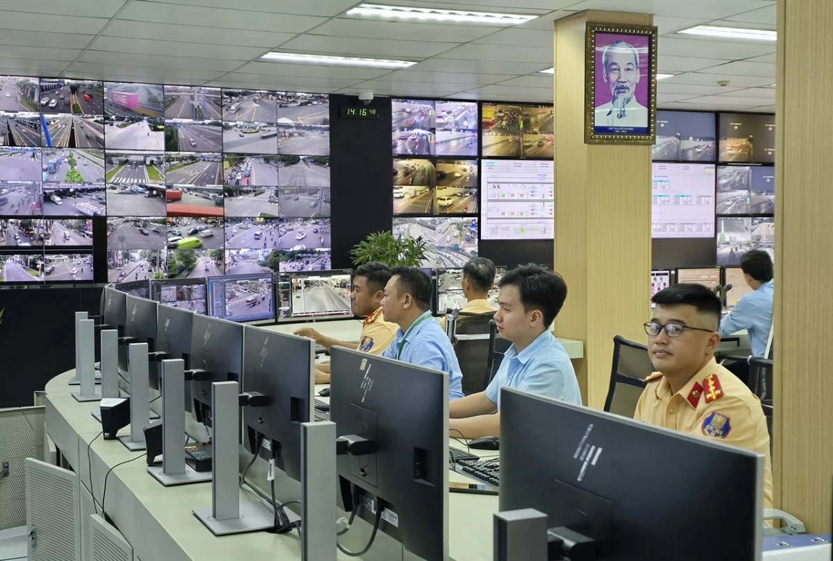 Những ngày này, Phòng CSGT Công an TP.HCM đã bố trí cán bộ, chiến sĩ trực liên tục tại Trung tâm để kịp thời thông tin và xử lý các sự cố nếu có.