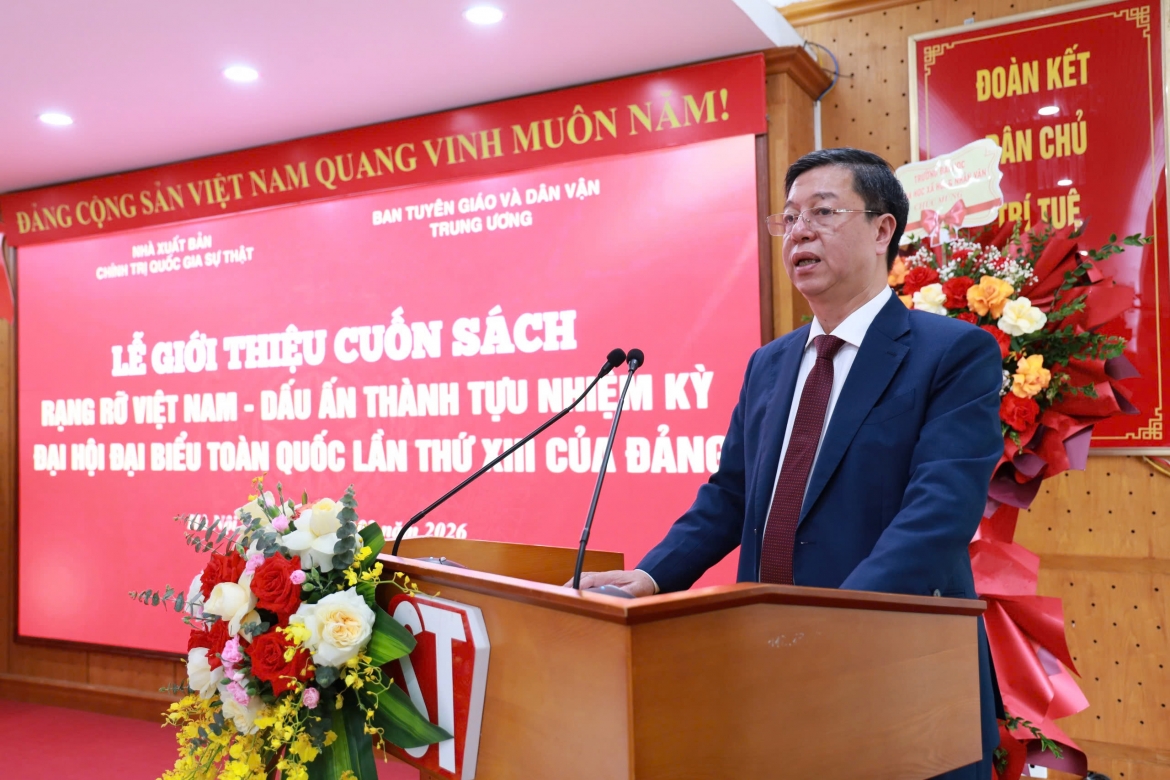 PGS.TS. Vũ Trọng Lâm cho biết, cuốn sách khẳng định những bước tiến mạnh mẽ và sự phát triển đầy ấn tượng của Việt Nam trong 5 năm qua.