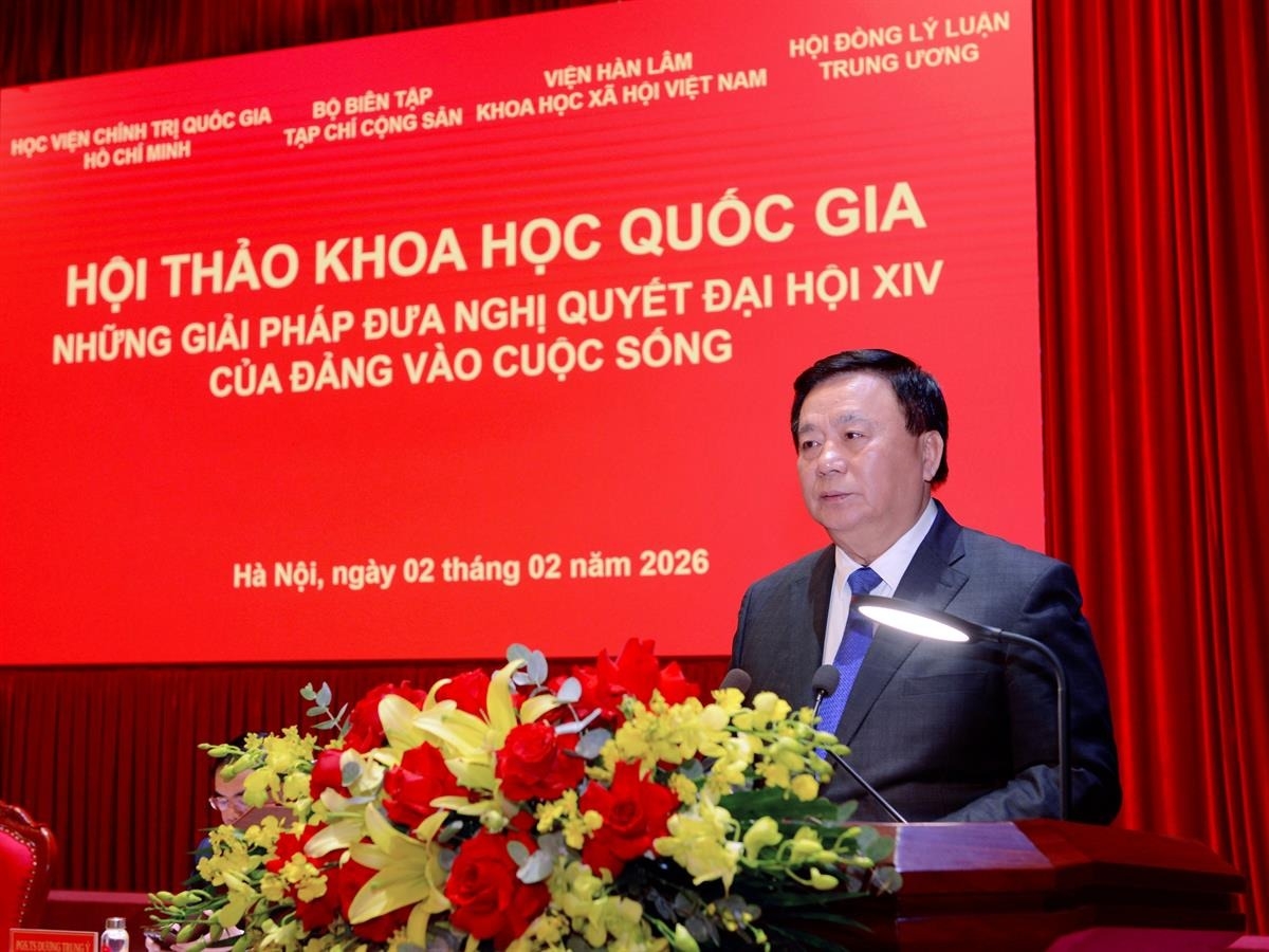 GS,TS Nguyễn Xuân Thắng phát biểu tại hội thảo.