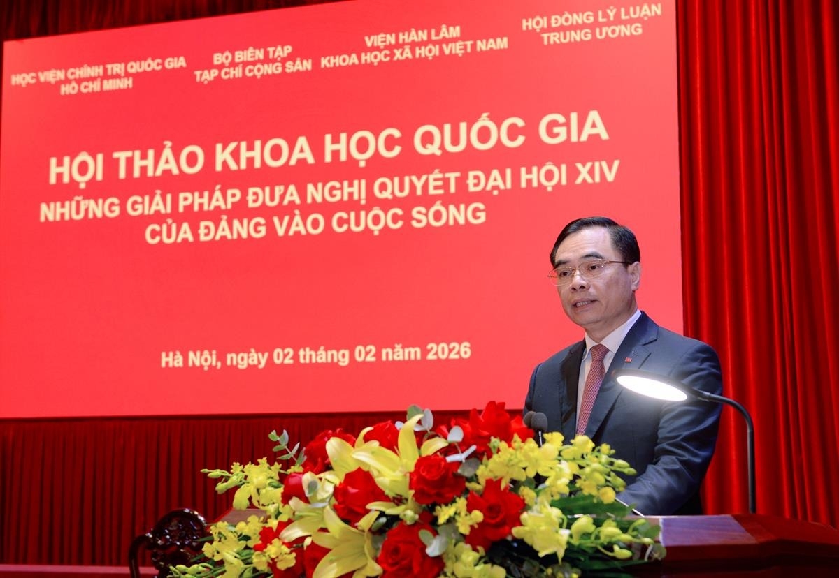 PGS.TS Dương Trung Ý phát biểu tại hội thảo.