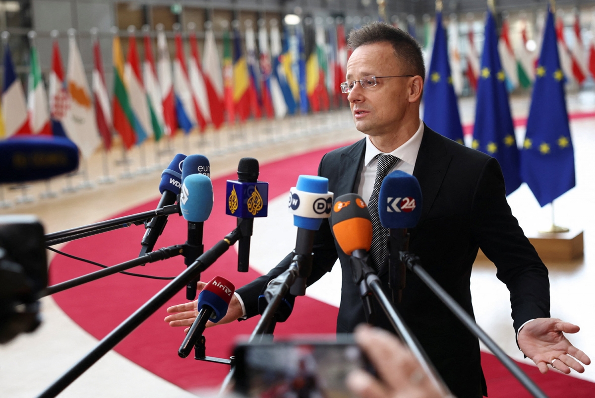 Ngoại trưởng Hungary Peter Szijjarto phát biểu trước truyền thông tại cuộc họp của các ngoại trưởng EU tại Brussels, Bỉ, ngày 23/2/2026. Ảnh: Reuters