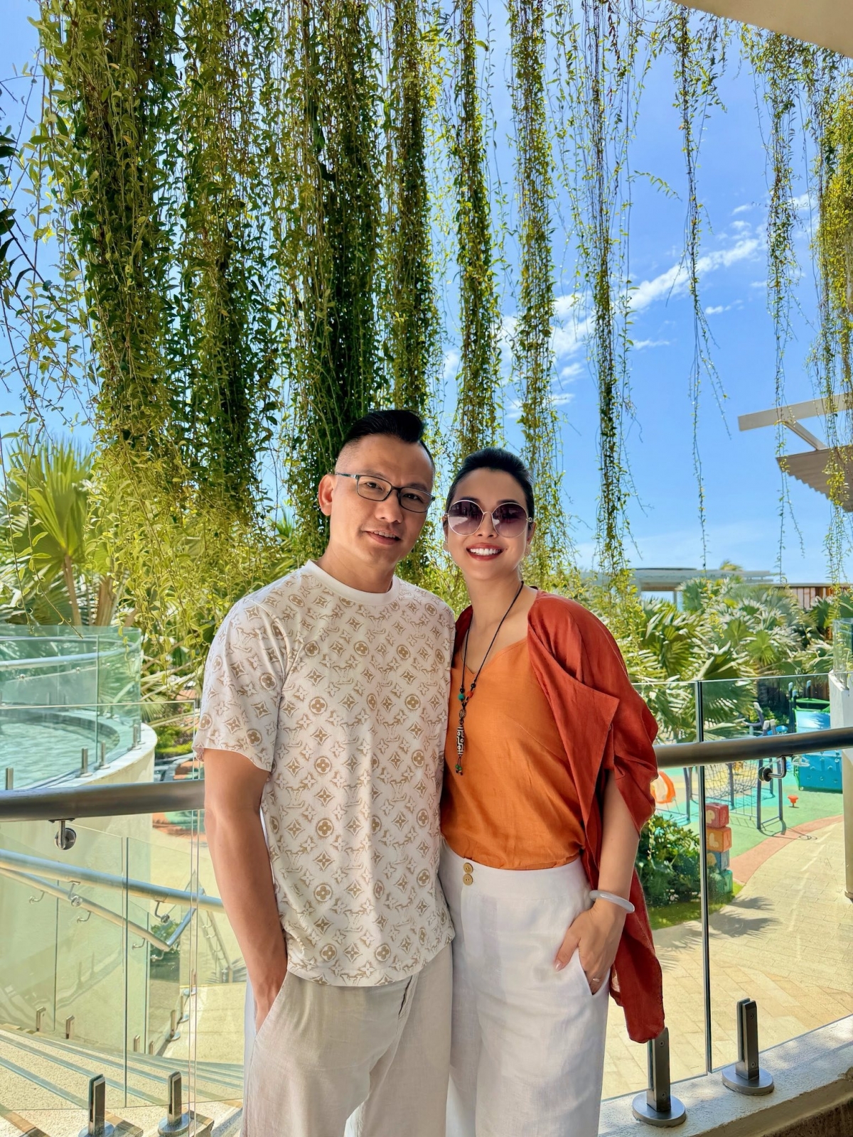 Hoa hậu, MC Jennifer Phạm cho biết, dù bận rộn với nhiều hoạt động nghệ thuật, cô vẫn luôn đặt gia đình ở vị trí quan trọng nhất. Với cô, một năm mới trọn vẹn phải bắt đầu từ sự sum vầy, yêu thương và sẻ chia.