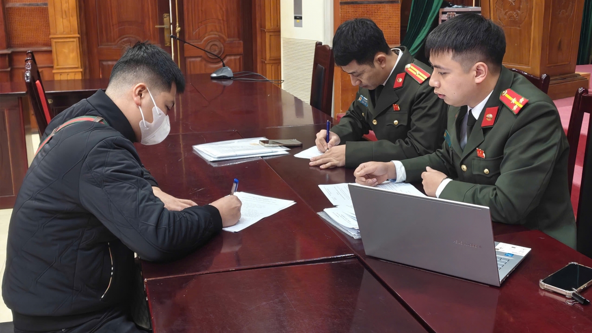 L.M.V tại cơ quan Công an