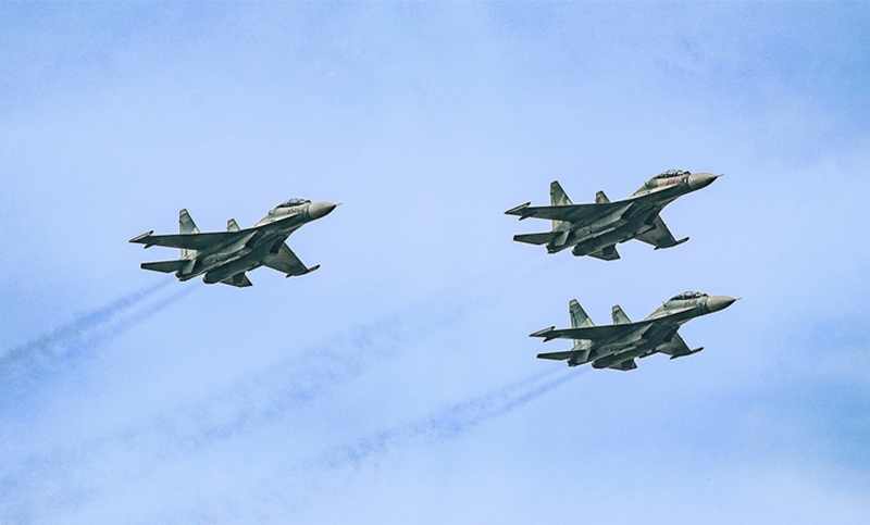 Phi đội Su-30 MK2 xuất kích huấn luyện sẵn sàng chiến đấu