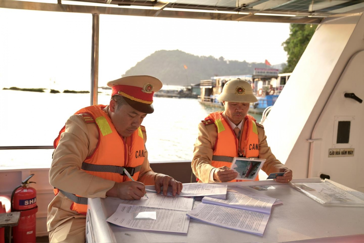 Hoạt động vận tải thủy trên hồ Hòa Bình bước vào mùa du lịch, lễ hội năm 2026 với mục tiêu đảm bảo an toàn cao nhất cho du khách.