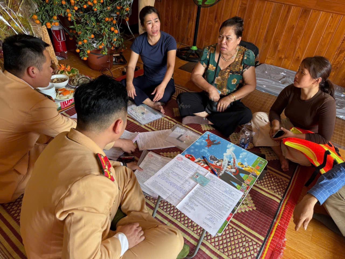 Lực lượng Cảnh sát giao thông đường thủy phối hợp với lực lượng Cảng vụ, chủ tàu làm tốt công tác bảo đảm trật tự tại bến cảng du lịch Thung Nai.