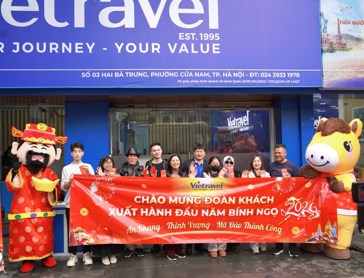 Doanh nghiệp tổ chức lễ xuất hành đầu năm cho đoán khách dịp Tết Nguyên đán. Nguồn: Vietravel