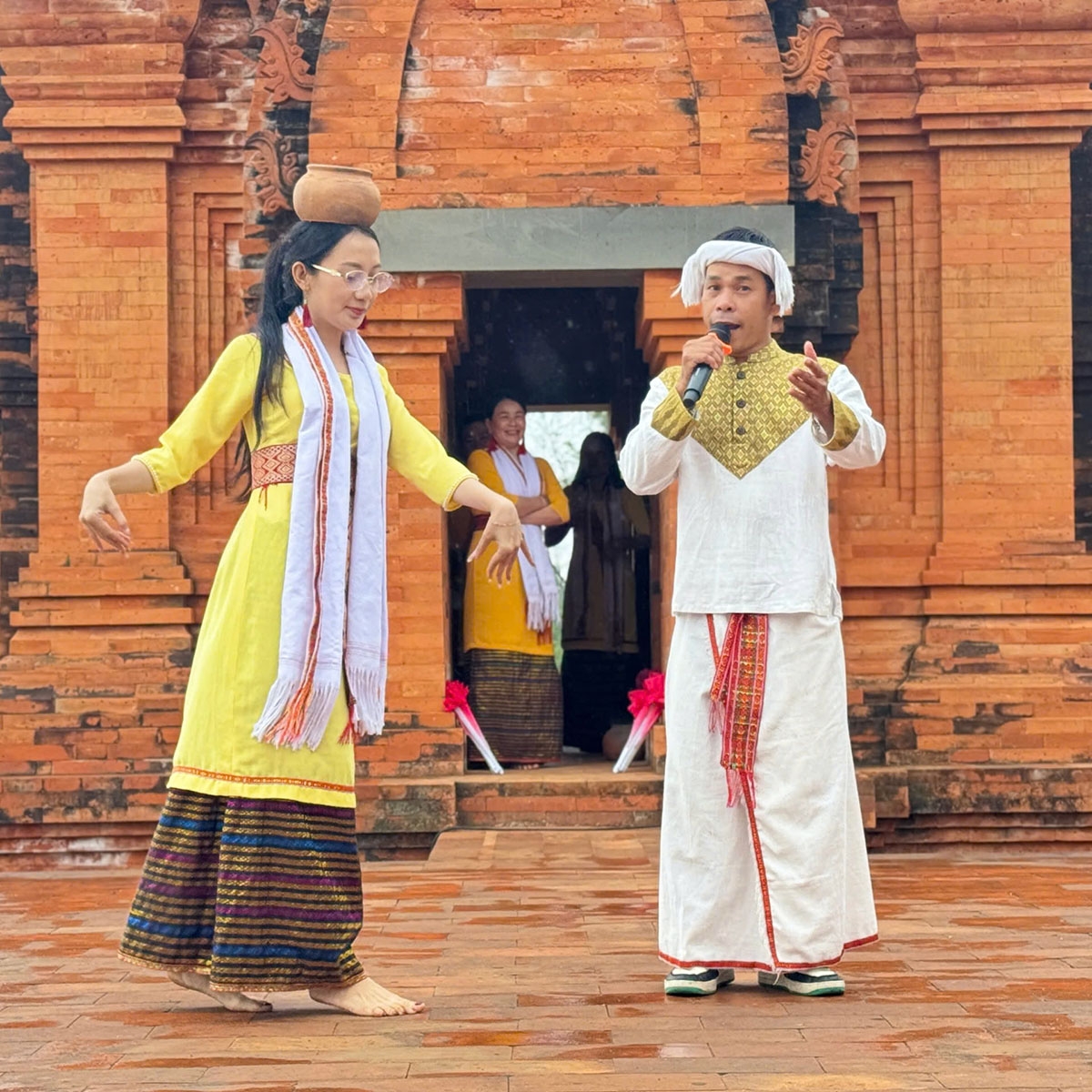 Hoạt động văn hóa tại Làng Văn hóa – Du lịch các dân tộc Việt Nam. (Ảnh: Cục VHDT)