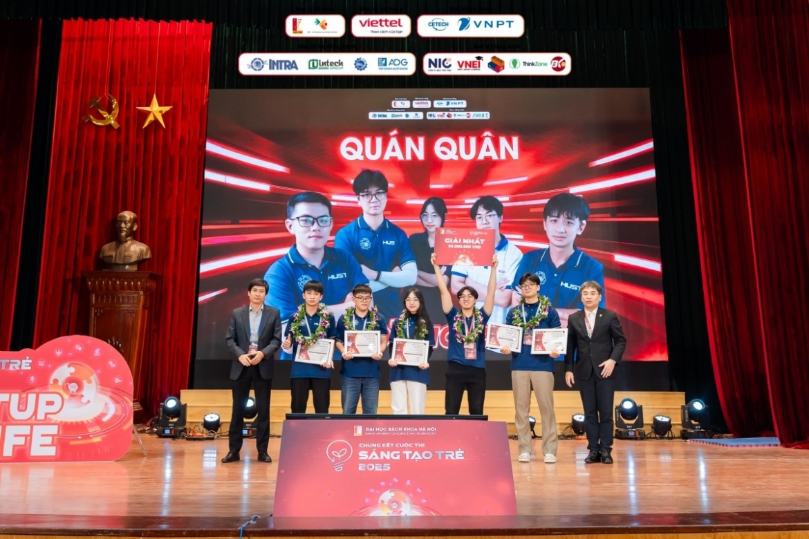 Đột phá chiến lược về phát triển nguồn nhân lực, nhất là nhân lực chất lượng cao, phải được xem là khâu then chốt và chìa khóa của mọi đột phá phát triển.