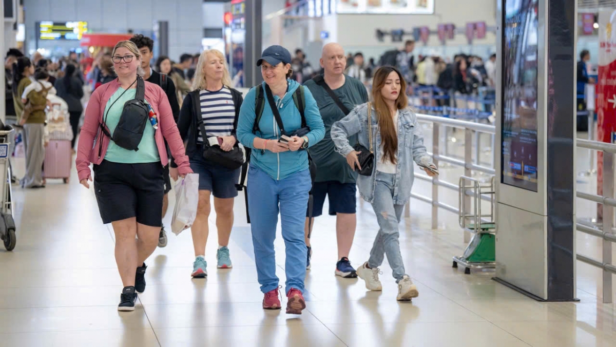 Cục Hàng không Việt Nam tiếp tục phối hợp với các hãng bay nước ngoài đi, đến Việt Nam tăng tần suất khai thác để hỗ trợ khách có nhu cầu đi lại bị ảnh hưởng bởi tình hình xung đột Trung Đông.