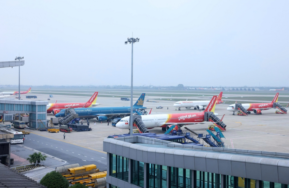 Cảng Hàng không quốc tế Nội Bài ghi nhận sản lượng hành khách và chuyến bay trong ngày 22/2 cao kỷ lục, đánh dấu cao điểm trở lại làm việc, học tập của người dân sau kỳ nghỉ dài ngày.
