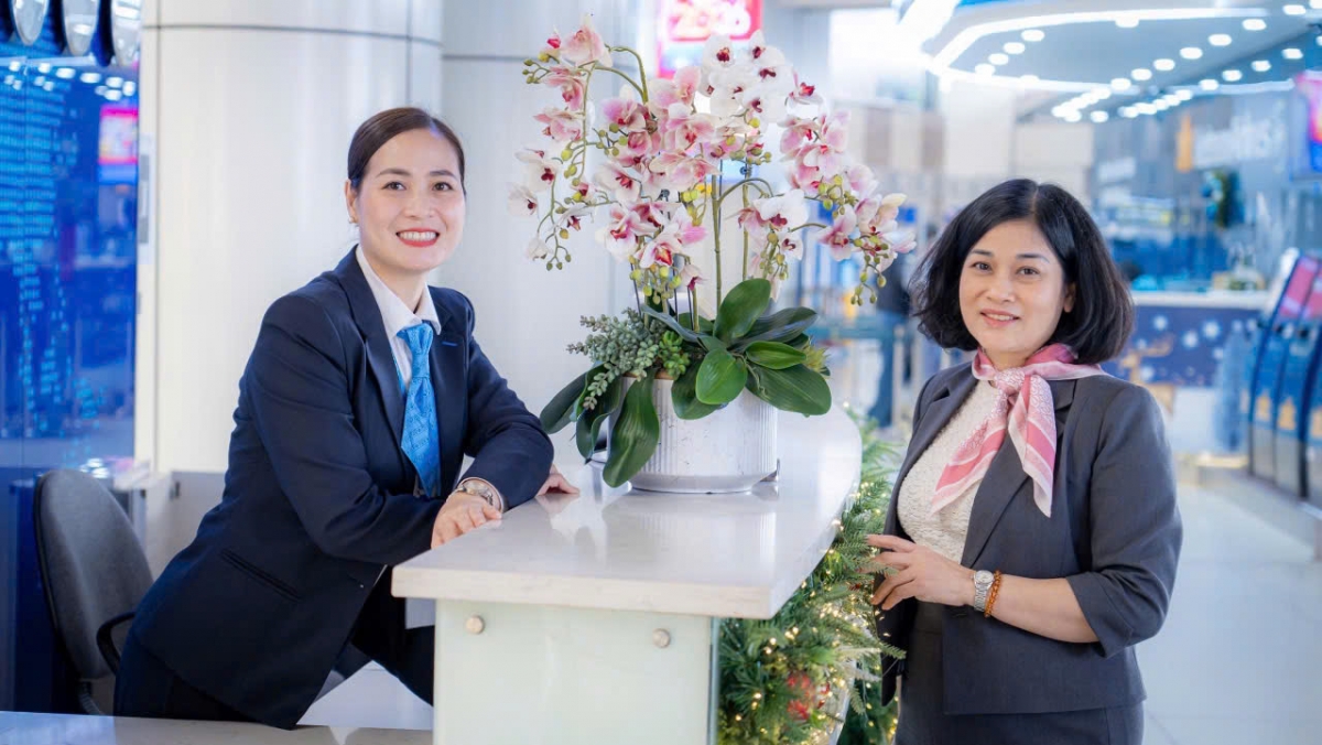 Những người thầm lặng “trực chiến” ngày Tết tại Nội Bài.