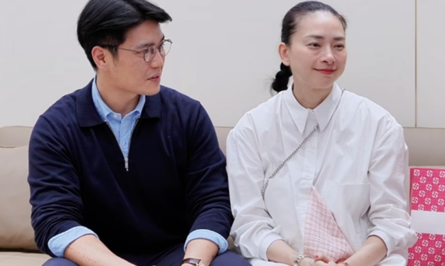 Sao Việt 3/2: Ngô Thanh Vân và Huy Trần đưa con gái ra Hà Nội gặp lại bác sĩ đã thực hiện IVF thành công cho cô. Khi cùng trò chuyện với bác sĩ này, Ngô Thanh Vân đã bật khóc vì xúc động. Cô chia sẻ: "Khi thấy kết quả là có bé Gạo, tất cả mọi người đều vỡ òa cảm thấy thực sự nhẹ nhõm”.