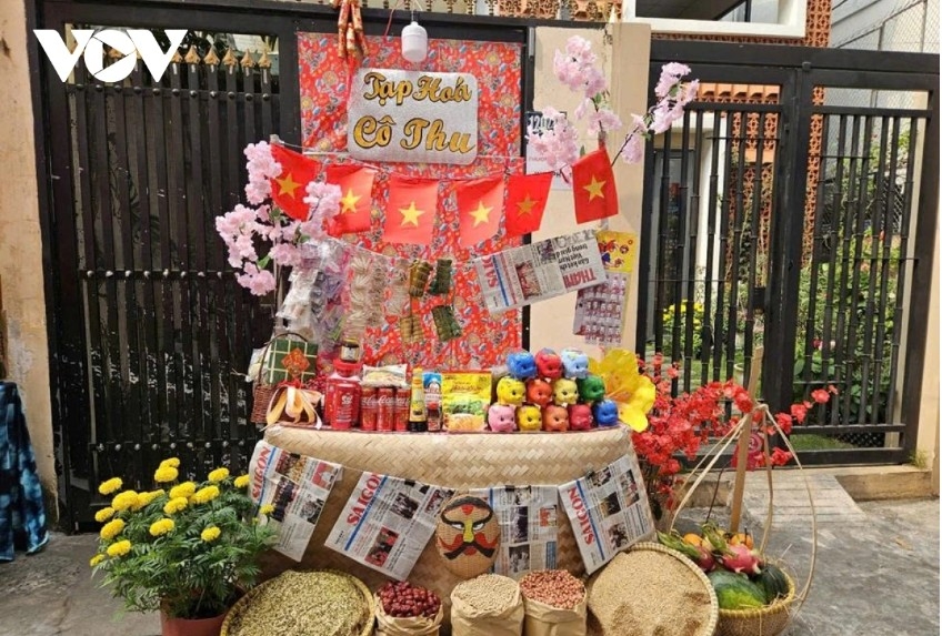 Simple, modest displays help create a festive Tet atmosphere