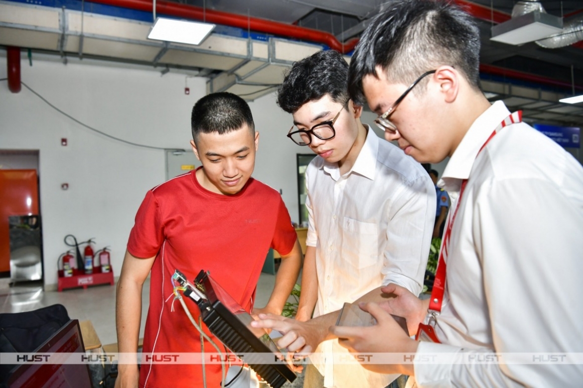Sinh viên Bách khoa Hà Nội tham gia Hội nghị sinh viên nghiên cứu khoa học lần thứ 42 năm học 2024-2025