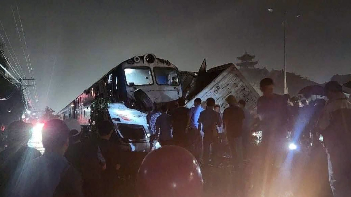 Ngay sau đó, đơn vị đã phát lệnh điều động, huy động các lực lượng khẩn trương xử lý hiện trường, khắc phục hậu quả và đảm bảo an toàn chạy tàu.