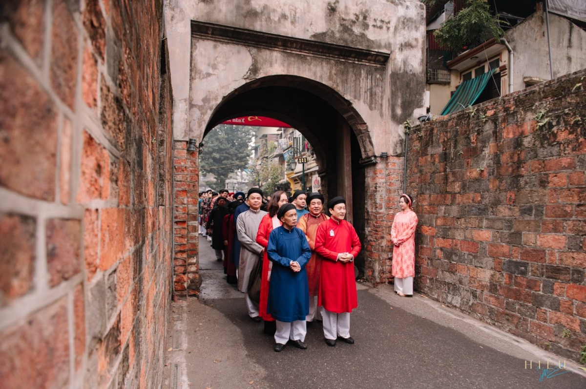 Diễu hành cổ phục lan tỏa vẻ đẹp văn hóa truyền thống Việt Nam. (Ảnh: Phố cổ chất)