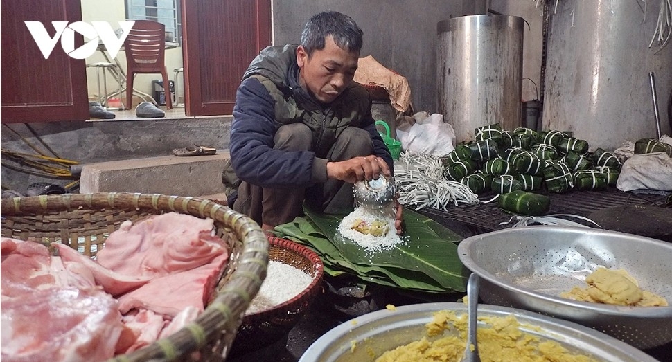 Across generations, Tranh Khuc villagers have remained meticulous at every stage, putting the heart of their craft into each cake so that every banh chung carries both the flavour of Tet and the artisans’ dedication far and wide.